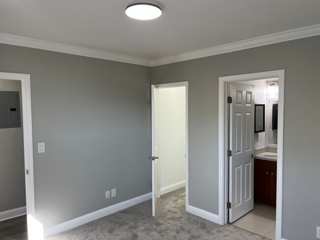 Building Photo - 337 Lakeview Ave