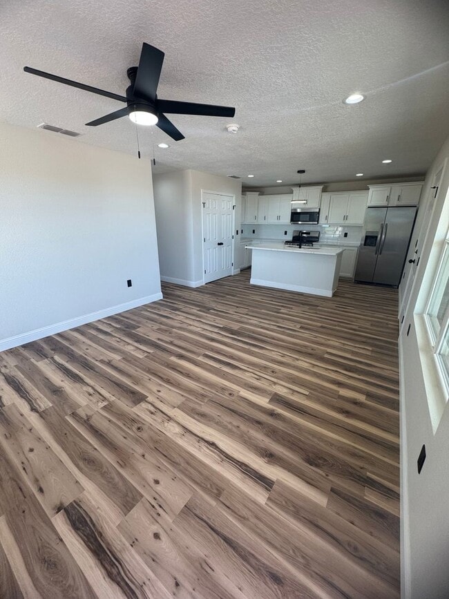 Building Photo - 108 Chisum Dr