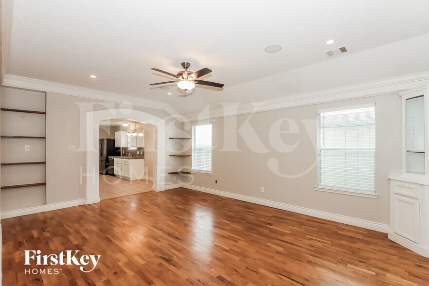 Building Photo - 13531 High Banks Ln