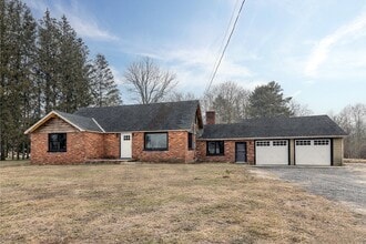 Building Photo - 14 Browns Ln