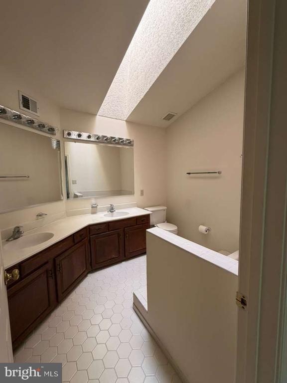 Building Photo - 5976 Norham Dr