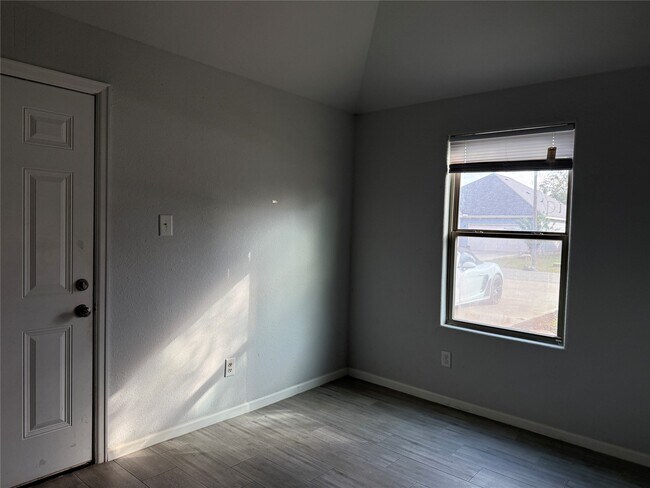 Building Photo - 4509 Larkspur St