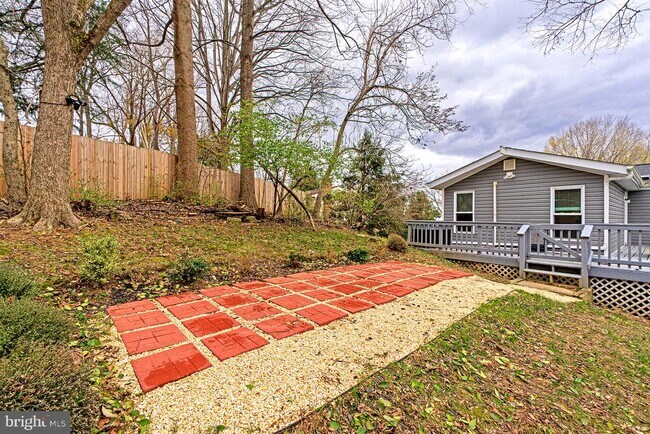 Building Photo - 9705 Locust Hill Dr