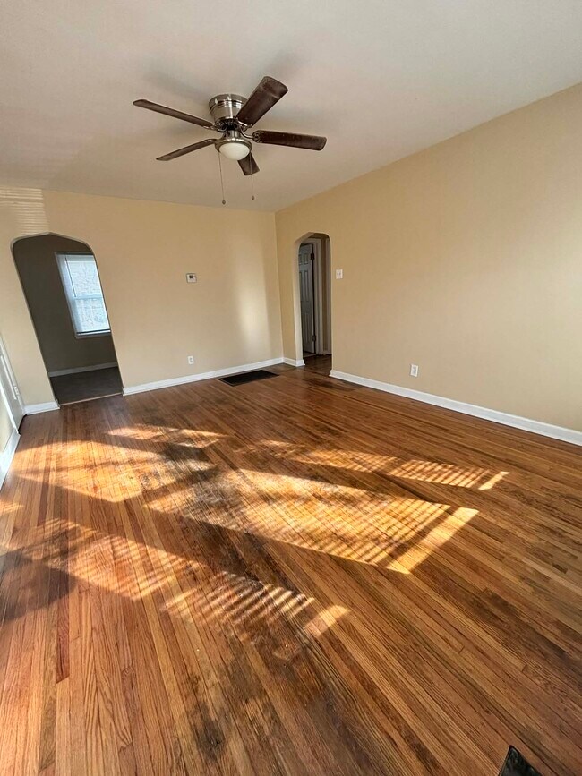 Building Photo - 1148 N Terrace