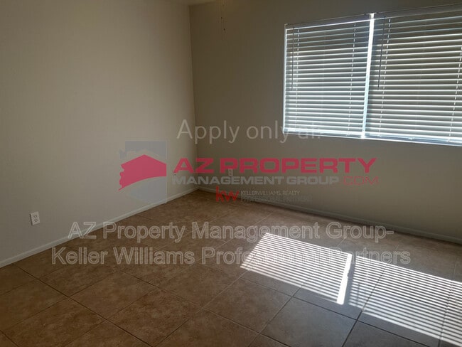 Building Photo - 7039 W Cameron Dr