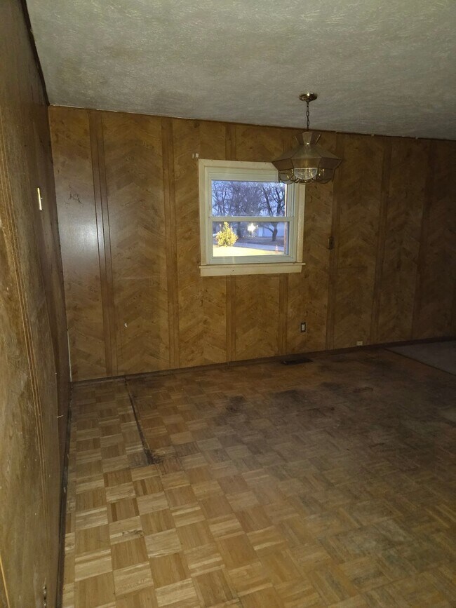 Building Photo - 1617 Parklane Dr