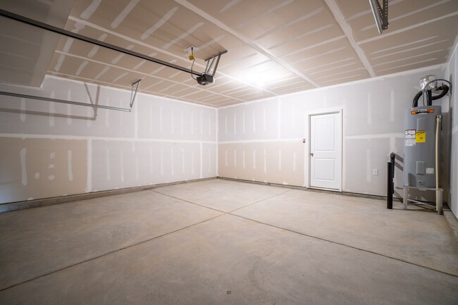 Building Photo - Stunning New Smart Home Palisades Area!