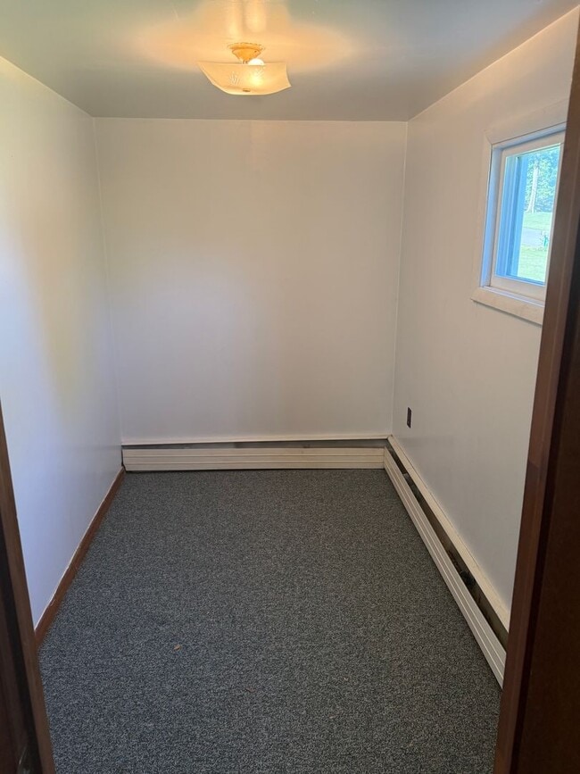 Building Photo - Nice two bedroom house in Shippesnburg