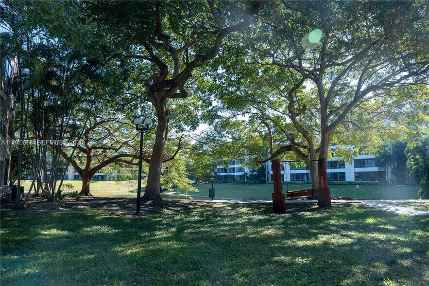 Building Photo - 1705 Palm Cove Blvd