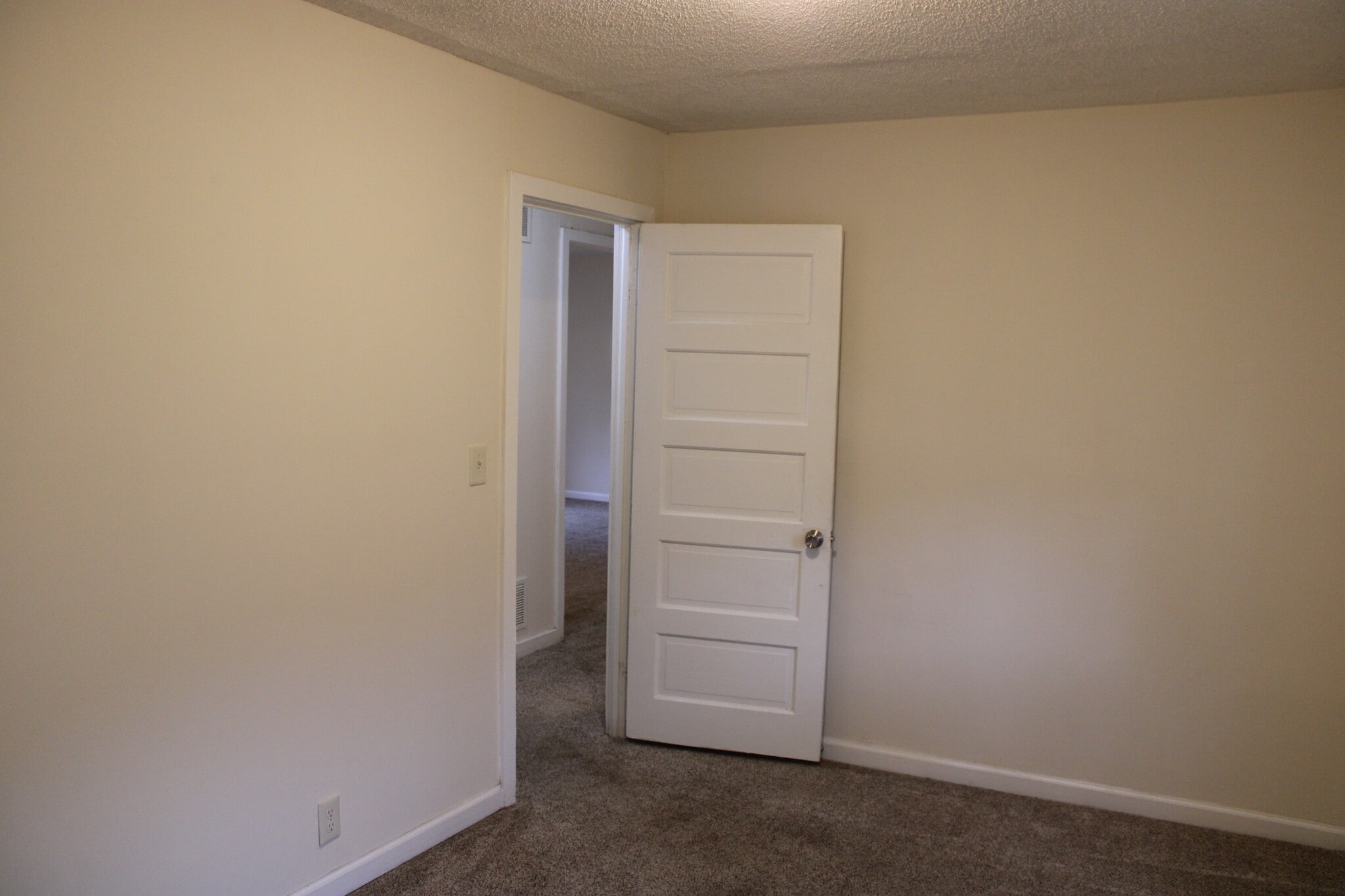 Building Photo - 3861 E Roseberry St