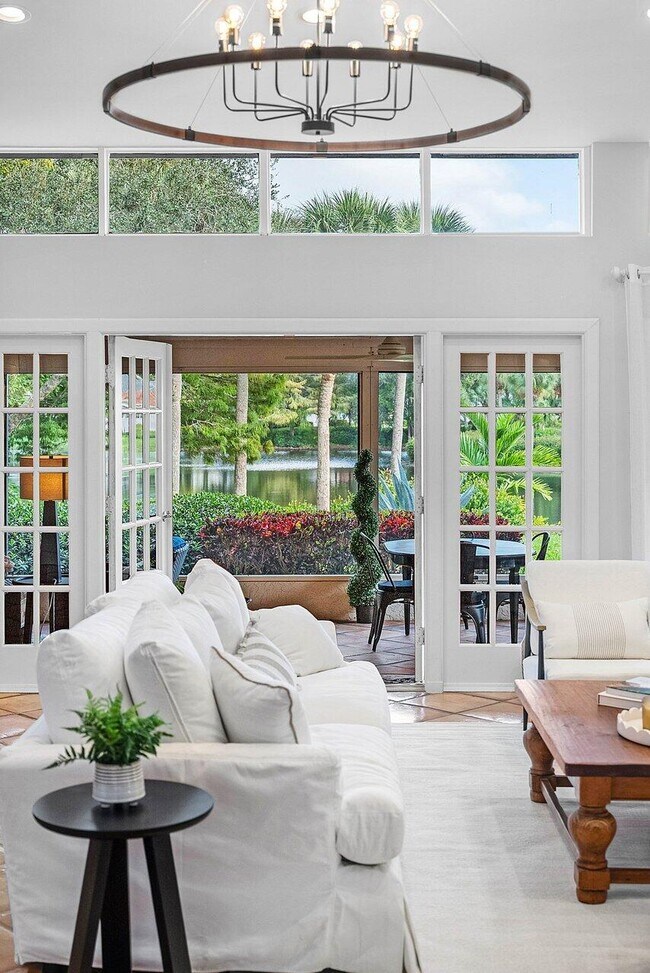 Building Photo - 18 Bristol Ln