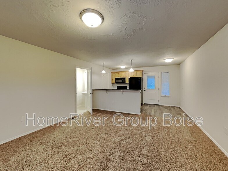 Building Photo - 1324 S Edgewater Cir