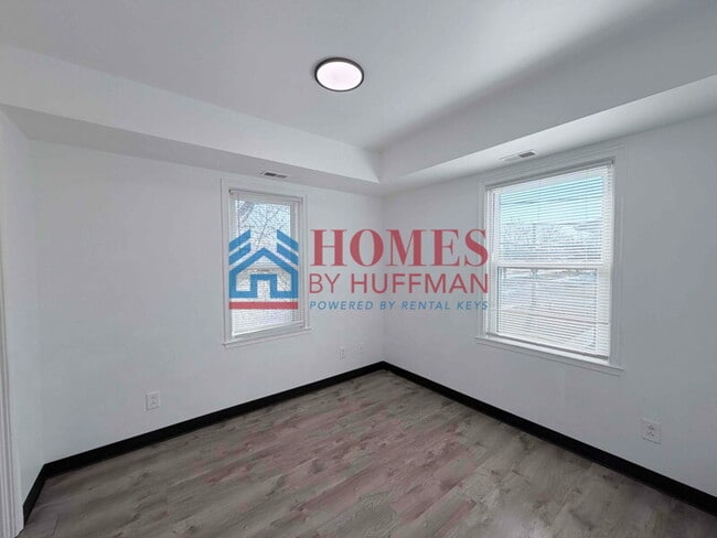 Building Photo - One Bedroom Apartment | Laundry Facility | Utilities Included