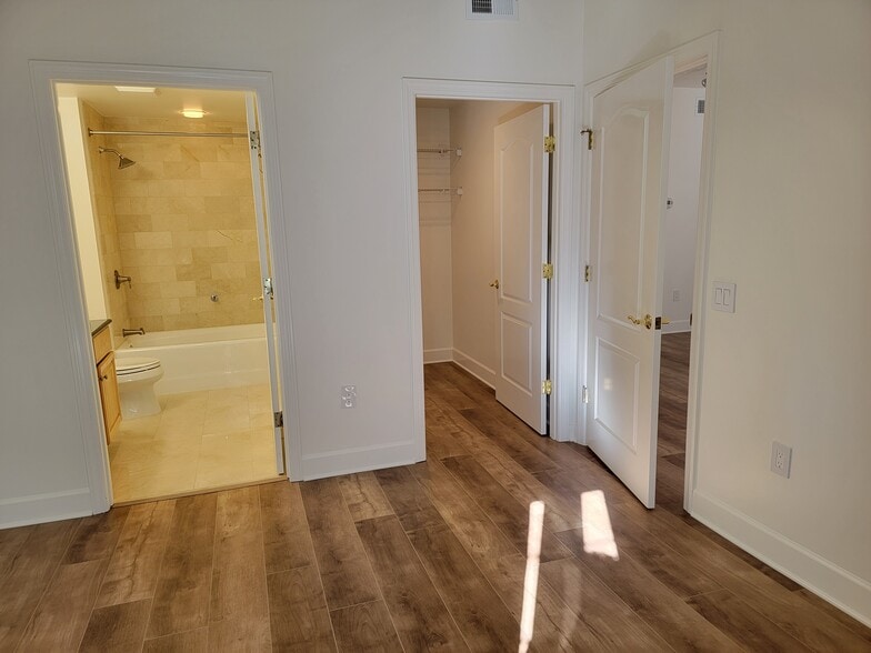 Building Photo - 195 14th St NE