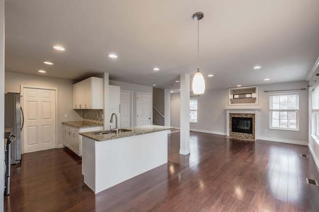 Building Photo - 324 Stratford Ln