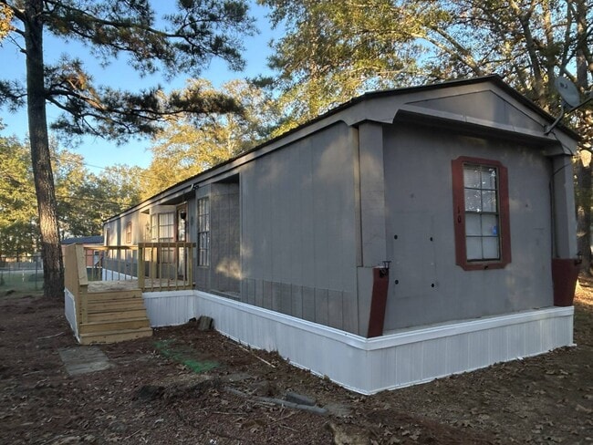 Building Photo - 10 White Oak Village