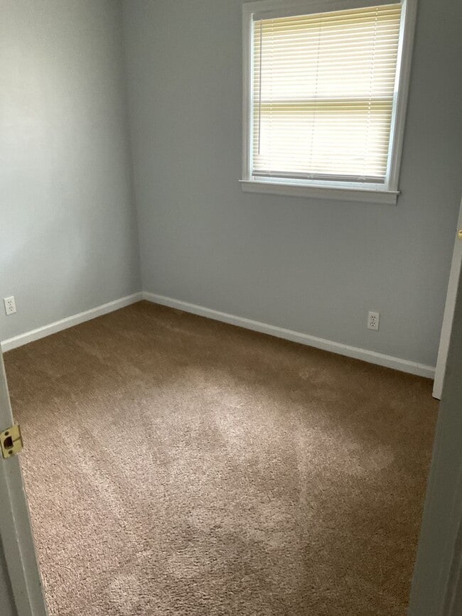Building Photo - Charming Corner-Lot Rental in Vista Terrace!