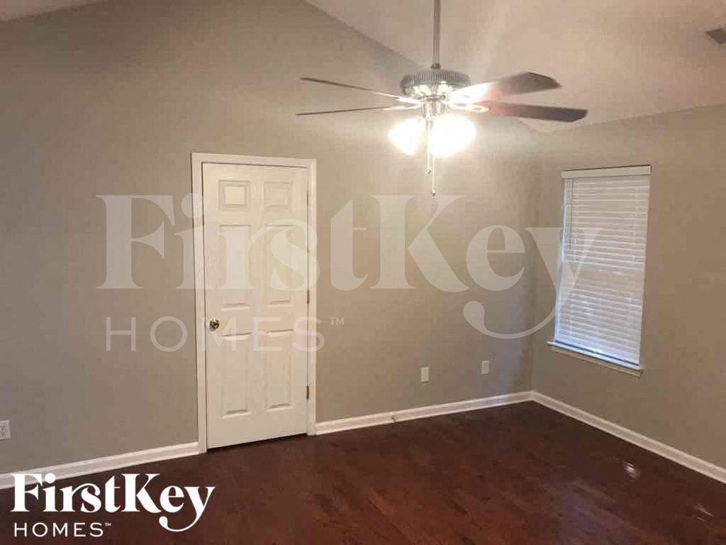 Building Photo - 338 Breeze Mdw