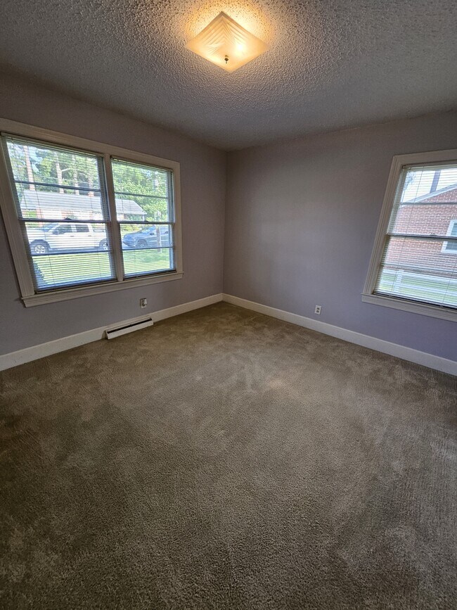 Building Photo - 207 Hooks Ave