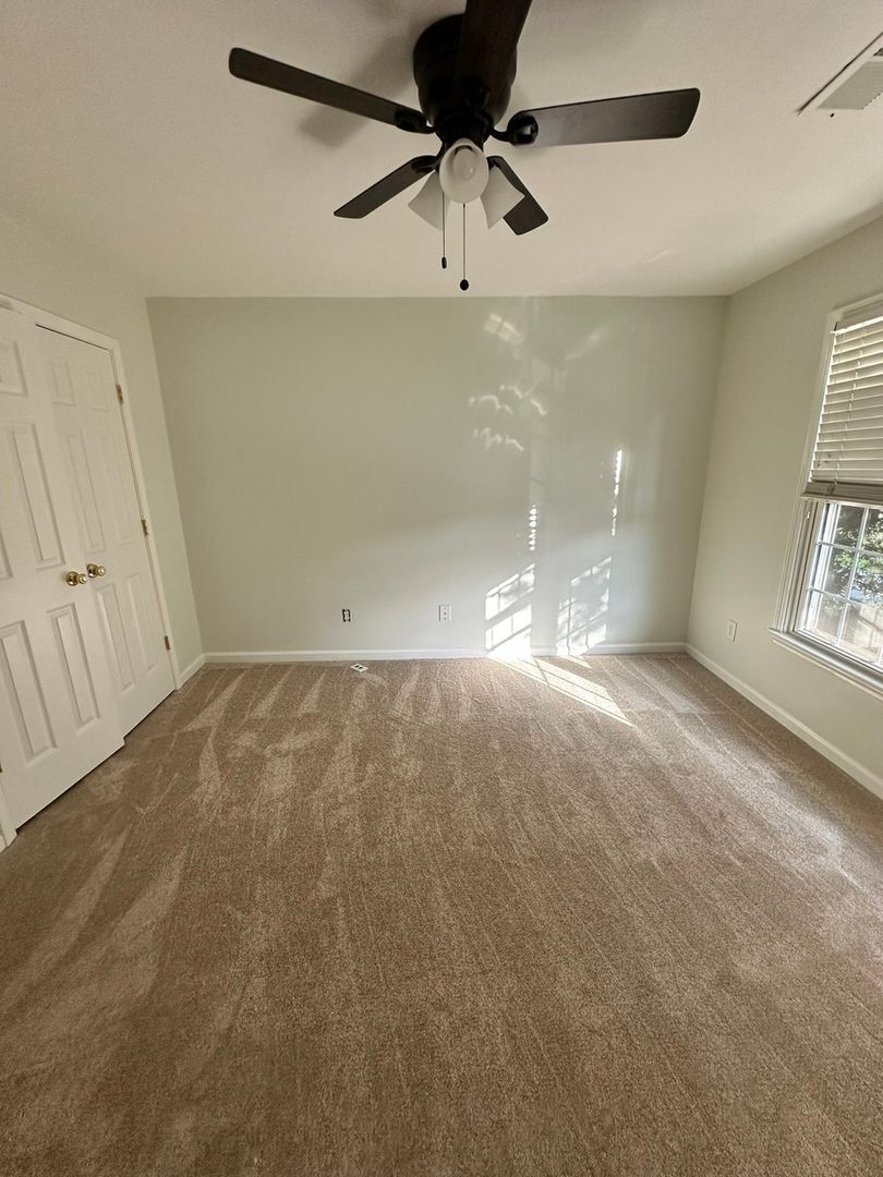 Building Photo - 420 White Rose Trce