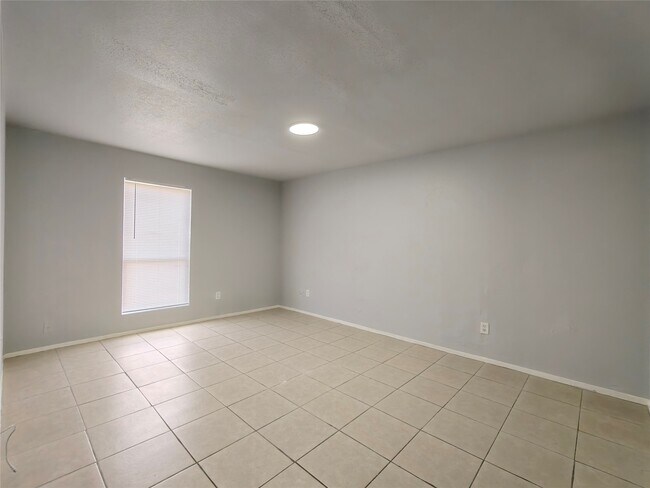 Building Photo - 8034 Antoine Dr
