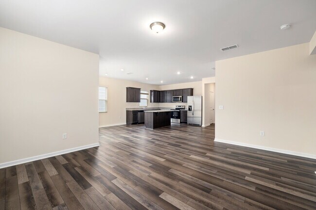 Building Photo - Available on July 10! One level ranch house with 4 bedroom in Raleigh