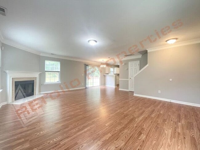 Building Photo - Beautiful 3 Bedroom 1 Car-Garage Home loca...