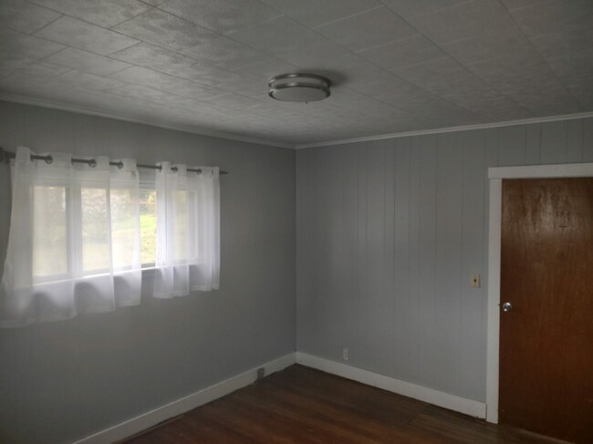 Building Photo - 105 Maher St