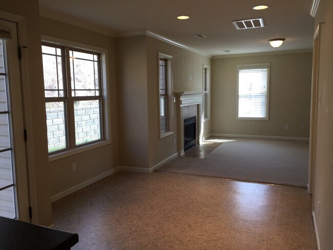 Building Photo - Beautiful Home in West Knoxville