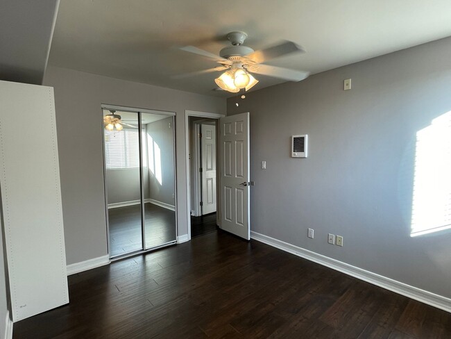 Building Photo - Beautiful Remodeled Condo In North Park w/...