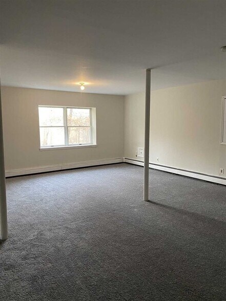 Building Photo - 272 Van Wyck Lake Rd