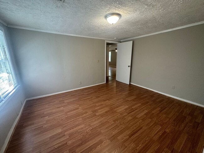 Building Photo - 4515 Skyline Dr