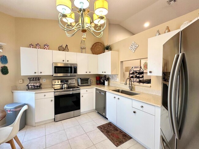 Building Photo - 6129 Heliconia Rd