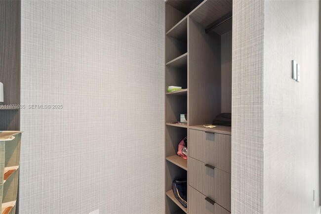 Building Photo - 18975 Collins Ave