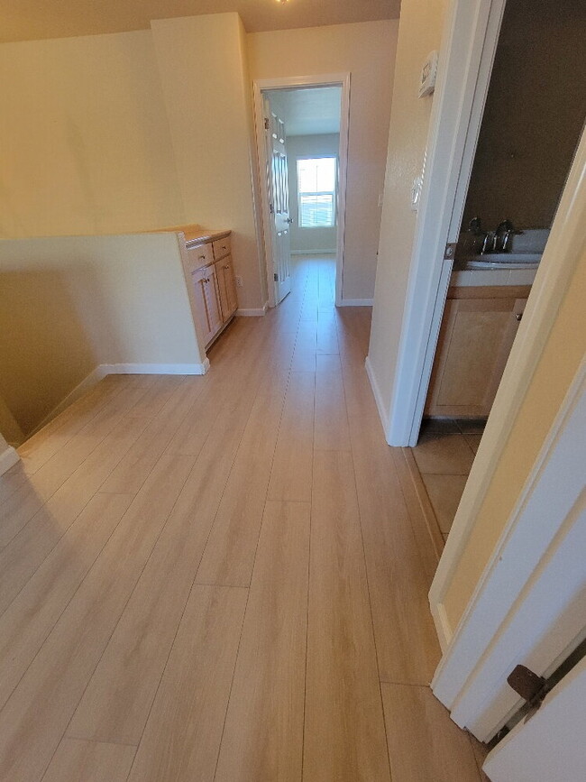 Building Photo - Gorgeous Condo in the heart of Folsom Community