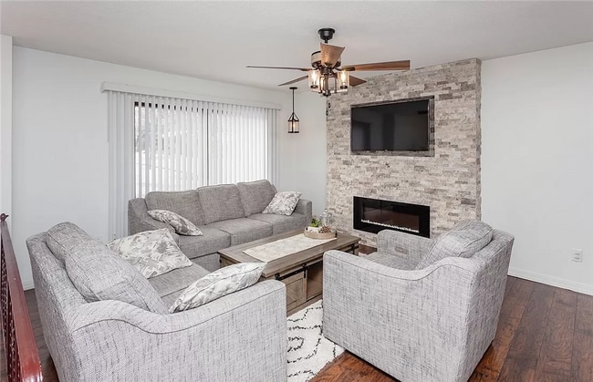 Building Photo - LOWER BEAVER!! 4 Bed, 2 Bath Home in Des Moines