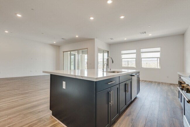 Building Photo - 12608 Heritage Hts Dr