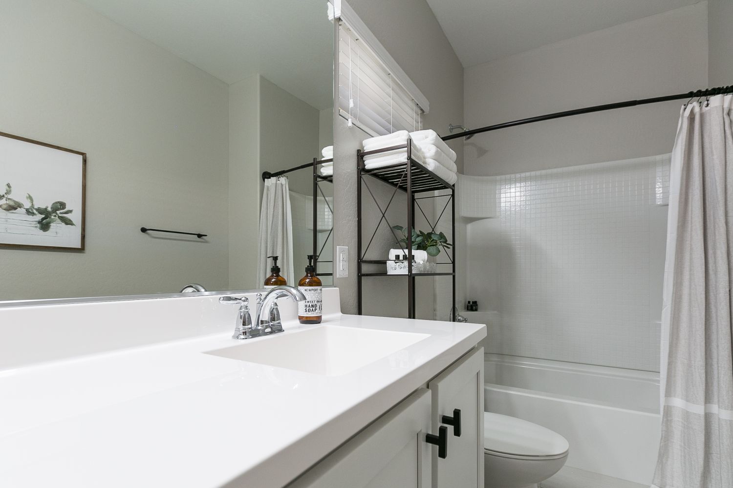 Building Photo - 1367 S Country Club Dr
