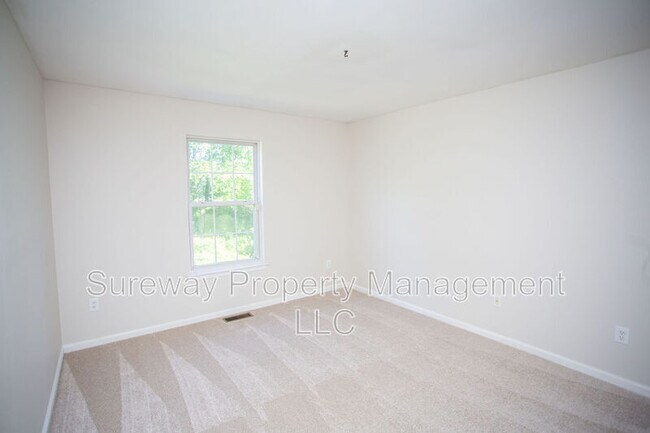Building Photo - 606 Tanglewood Dr
