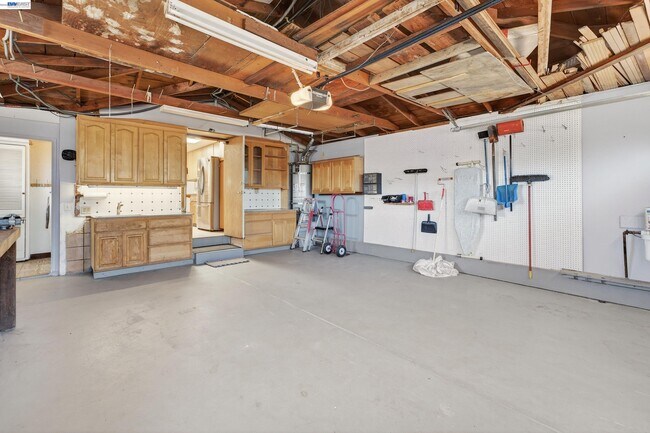 Building Photo - 1450 Kolln St