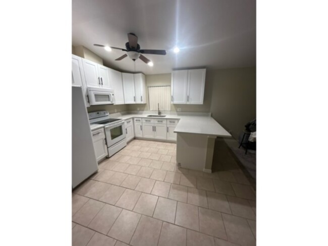 Primary Photo - 2 Bedroom 2 Bath Duplex with Garage! SW Ca...