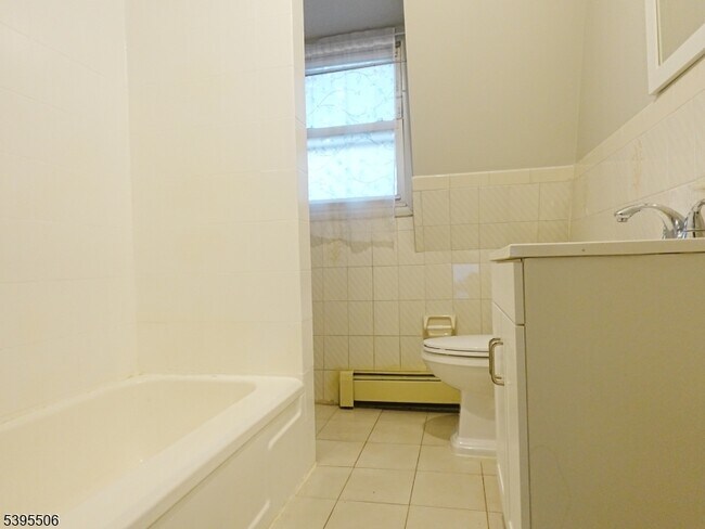 Building Photo - 510 Morris Ave