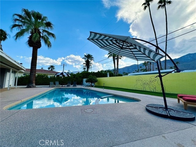 Building Photo - 1331 S Sunrise Way