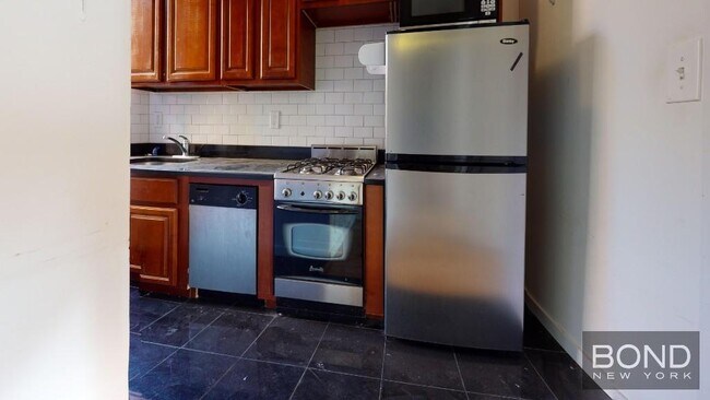 Building Photo - 312 E 91st St