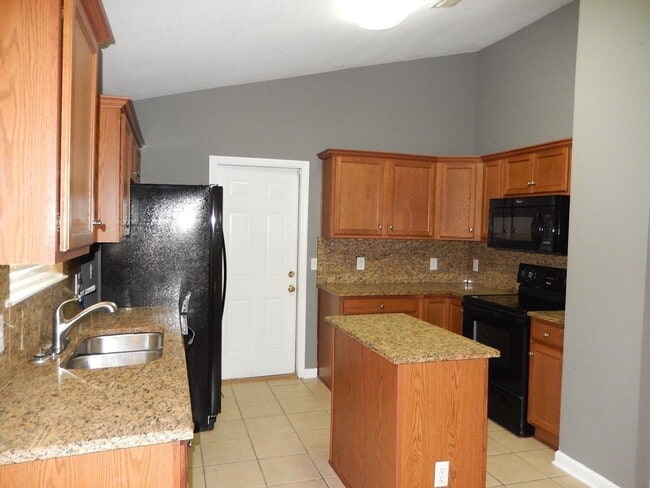 Building Photo - 600 Ponderosa Cir