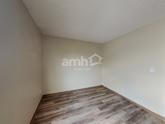 Building Photo - 1333 Sandrell Drive