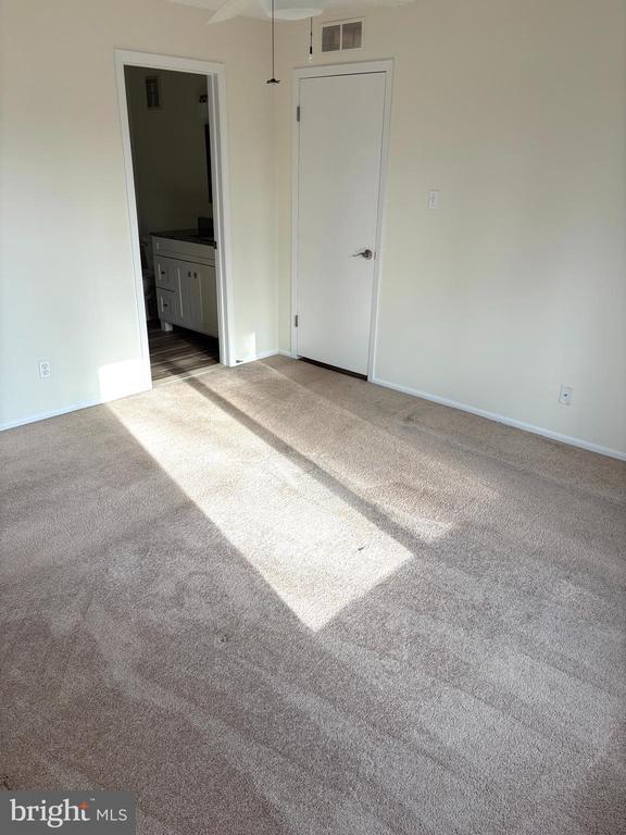 Building Photo - 1812 Hickory Cir