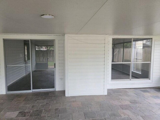 Building Photo - 9406 Walnut Glen Dr