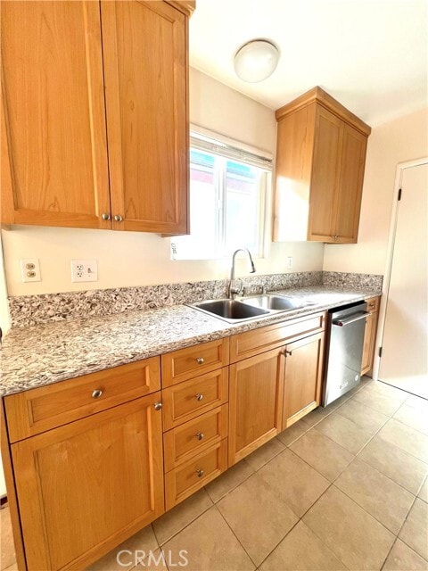 Building Photo - 3501 W Alameda Ave