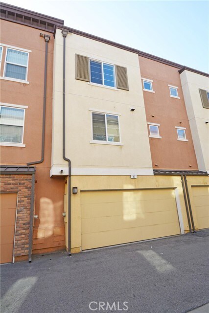 Building Photo - 17 Jenkins Dr